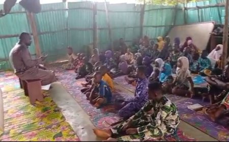 Lección educativa en una mezquita de Benin sobre el artículo del pensador Ali Al-Shurafa: "Cuando el hombre abandona la luz de Dios, la tierra se enciende con injusticia y destrucción"