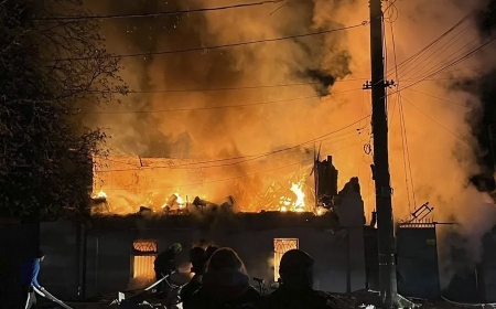Ucrania condena los ataques rusos que han matado a 16 personas: «Son crímenes de guerra»