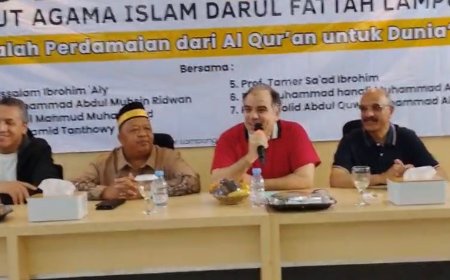 Magdy Tantawy a los estudiantes de la Universidad Al-Fath: "Retornen al Corán... la religiosidad superficial es más peligrosa que la ignorancia"