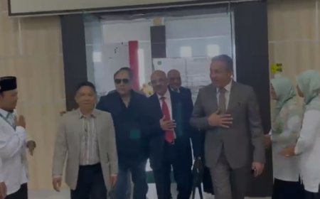 EN VIDEO: Recepción excepcional de la delegación de "Mensaje de Paz" en la Universidad Maulana al ritmo de "Tala' al-Badru 'Alayna"