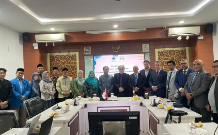 La Universidad Estatal Syarif Hidayatullah de Indonesia recibe a la delegación de "Mensaje de Paz" | FOTOS