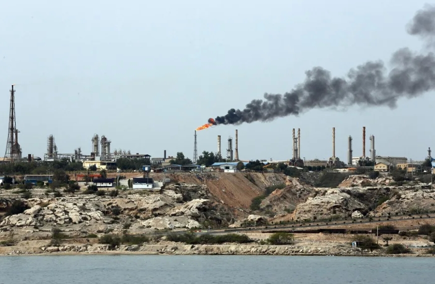 Nuevos ataques de Israel y EEUU contra la isla de Jarg, principal terminal petrolera de Irán