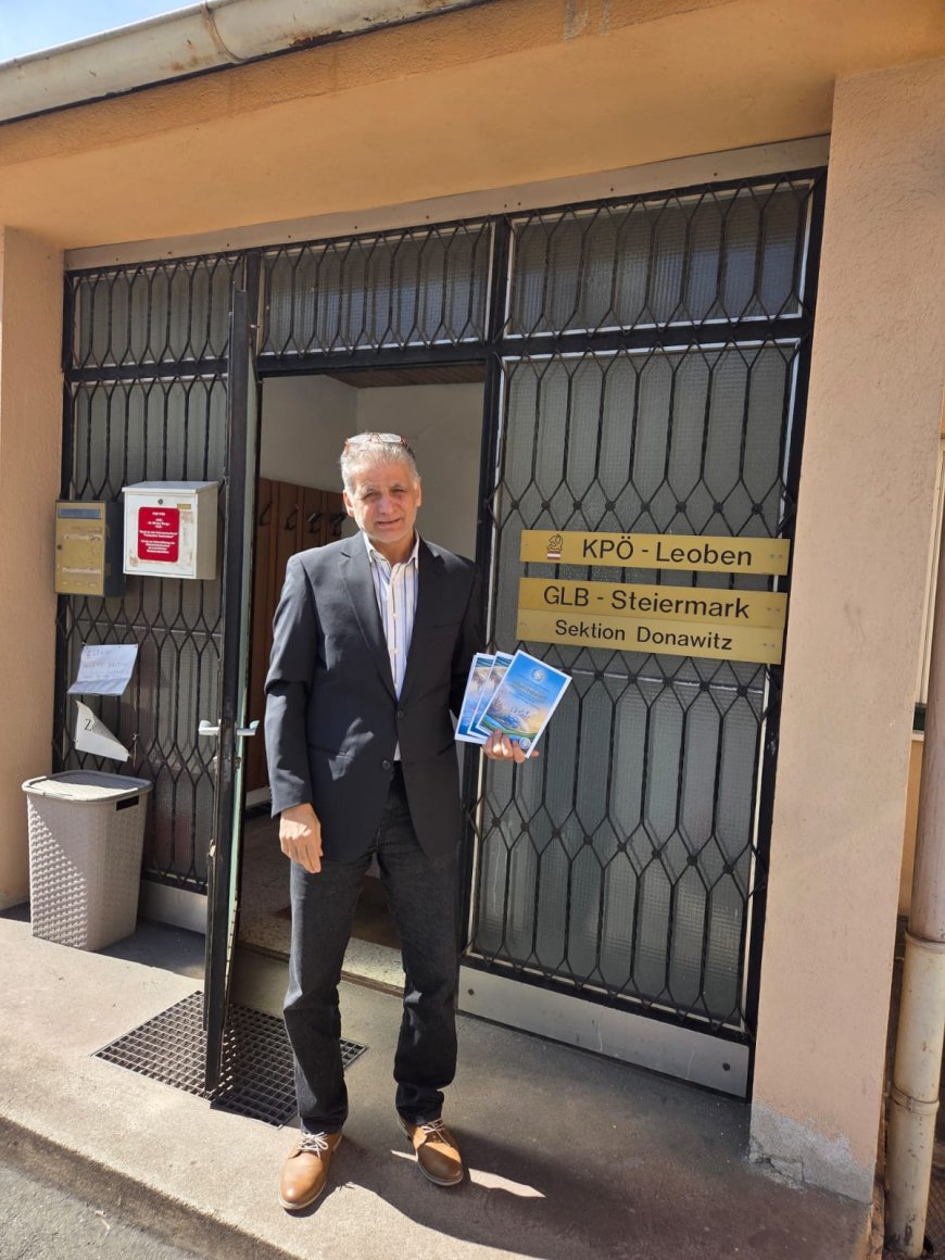 El destacado político y parlamentario austriaco Dr. Werner Murgg recibe el documento de principios de la Fundación Mensaje de Paz