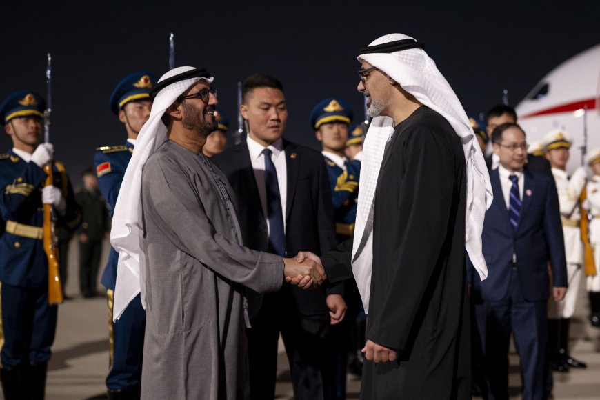 El príncipe heredero de Abu Dabi llega a Pekín en visita oficial a China