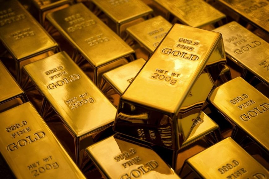 El oro se aleja de máximos de un mes por el fortalecimiento del dólar