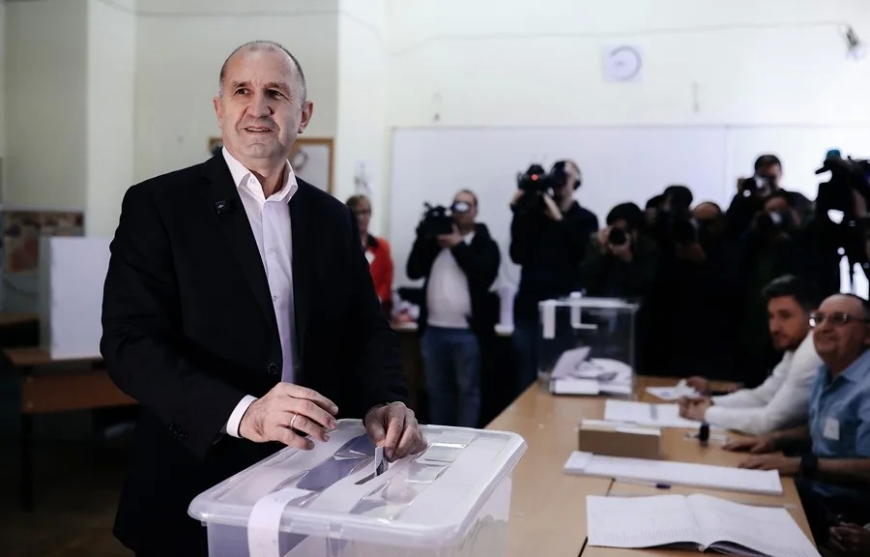 Los búlgaros comienzan a votar en las octavas elecciones legislativas desde 2021