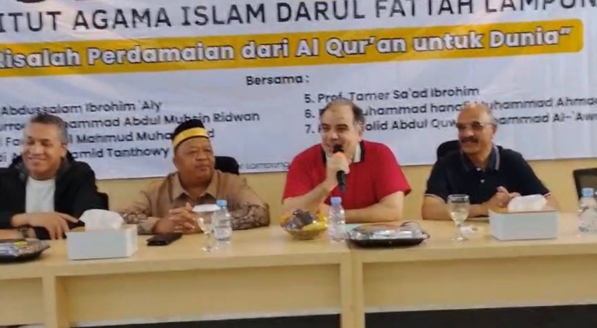 Magdy Tantawy a los estudiantes de la Universidad Al-Fath: "Retornen al Corán... la religiosidad superficial es más peligrosa que la ignorancia"