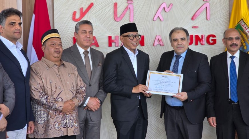Gran acogida en Indonesia: Intercambio de placas de honor entre la Fundación Mensaje de Paz y la provincia de Lampung