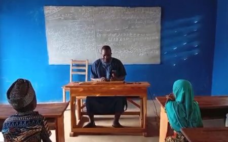 EN VIDEO Y FOTOS: Una lección educativa en Benín sobre el artículo del pensador Ali Al-Shurafa: "La Sunna del Profeta son acciones, no palabras"