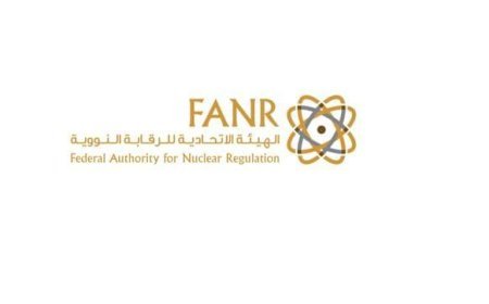 Autoridades de Abu Dabi responden a un incendio causado por el impacto de un dron en las inmediaciones de la central nuclear de Barakah