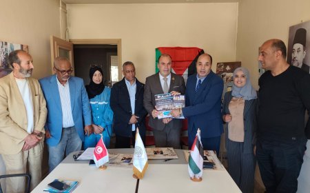 Dedicatoria de las publicaciones del "Centro Árabe" y la "Biblioteca Digital de los Sherifis Al-Hammadi" a los líderes de la Fundación "Señora de la Tierra" (Sayyidat al-Ard) - Jerusalén