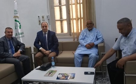 Una delegación de "Mensaje de Paz" y el "Centro Árabe" analiza las tesis ilustradas del pensador Ali Al-Shurafa Al-Hammadi con el Dr. Rachid Tabbakh
