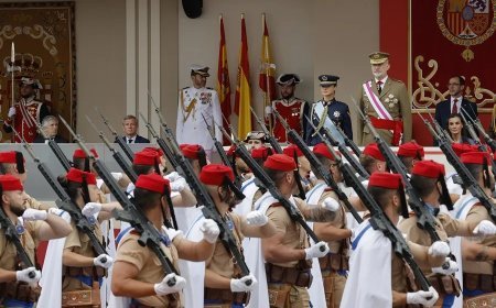 Vigo arropa a las Fuerzas Armadas en un desfile deslucido sin aviones ni paracaidistas