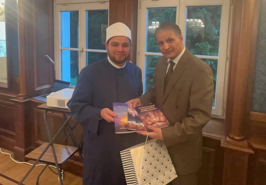 El enviado de Al-Azhar Al-Sharif en Austria elogia la visión de "Ali Al-Shurafa Al-Hammadi" y acoge la distribución de sus obras en las mezquitas