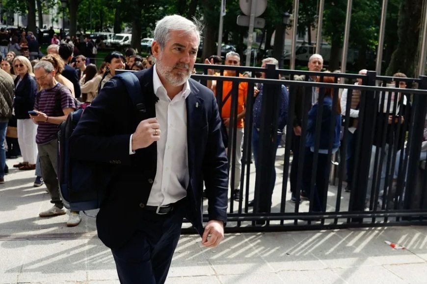 El presidente de Canarias asegura que el buque solo fondeará y no atracará en Tenerife