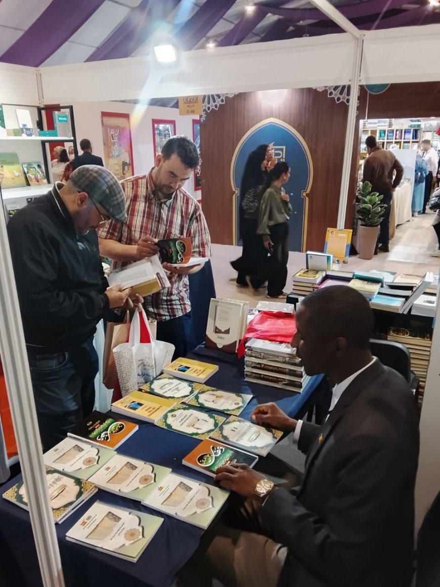 Gran afluencia al pabellón de "Mensaje de Paz" en la Feria del Libro de Rabat y amplios elogios a la visión del pensador Ali Mohammed Al-Shurafa Al-Hammadi