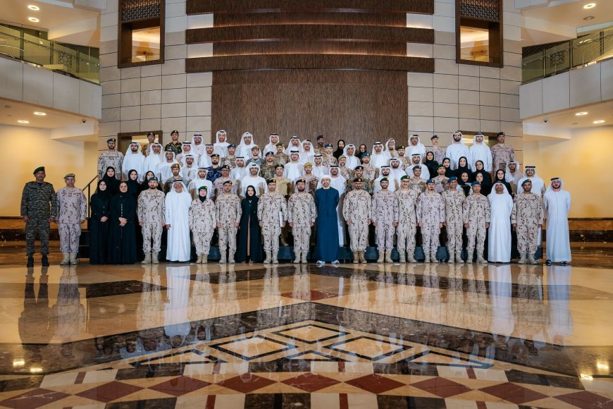 Abdullah bin Zayed recibe a una delegación del Colegio Nacional de Defensa
