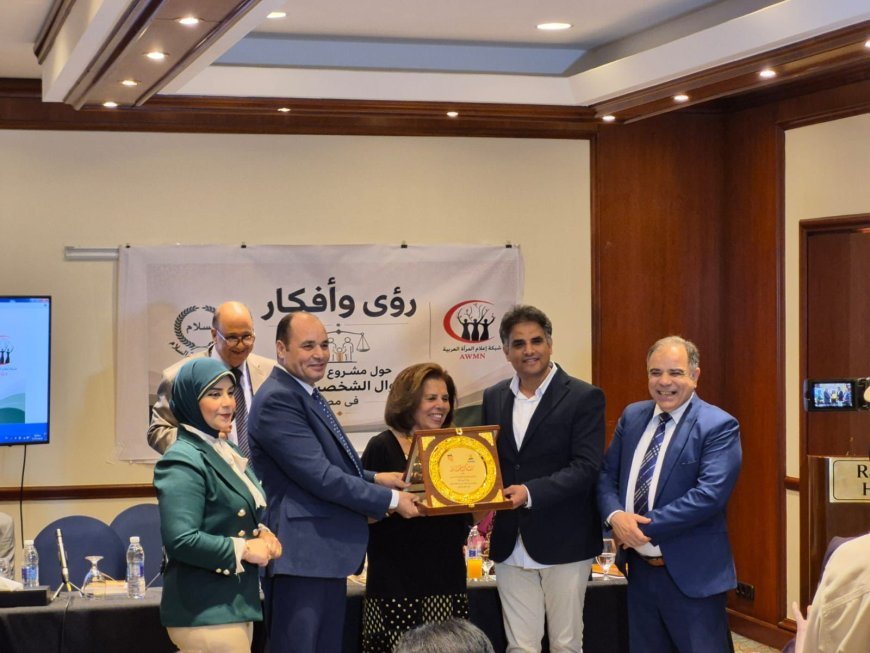 La Biblioteca Digital Al-Shurafa Al-Hammadi homenajea a la embajadora Moushira Khattab por su papel pionero en el servicio a la sociedad