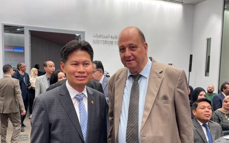 El presidente de la Junta Directiva de la Fundación Mensaje de Paz en El Cairo se reúne con el embajador de Brunéi Darussalam