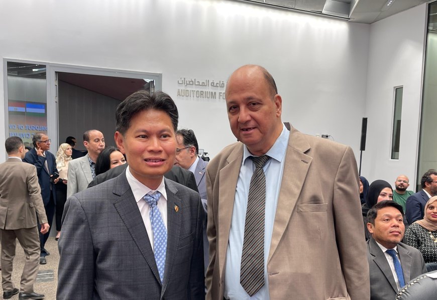 El presidente de la Junta Directiva de la Fundación Mensaje de Paz en El Cairo se reúne con el embajador de Brunéi Darussalam