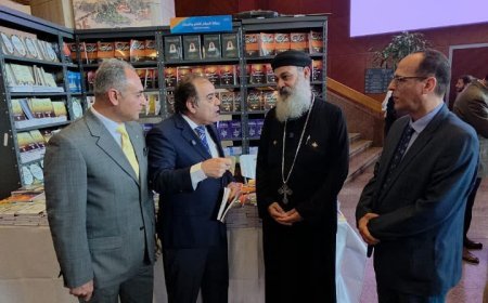 El Secretario del Patriarcado de Alejandría y miembro de la Casa de la Familia Egipcia elogia el libro "El Corán testifica la validez de la fe cristiana" del pensador Ali Al-Shurafa, y anuncia su apoyo a la Fundación "Mensaje de Paz Mundial"
