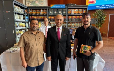 Una delegación académica iraquí visita el pabellón de la Fundación Mensaje de Paz Global en la Feria Internacional del Libro de la Biblioteca de Alejandría
