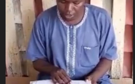 Lección educativa en la Escuela Al-Dar Al-Islamiyyah en Níger sobre el artículo del pensador Ali Al-Shurafa: "¿Quién es el musulmán que Dios quería?"