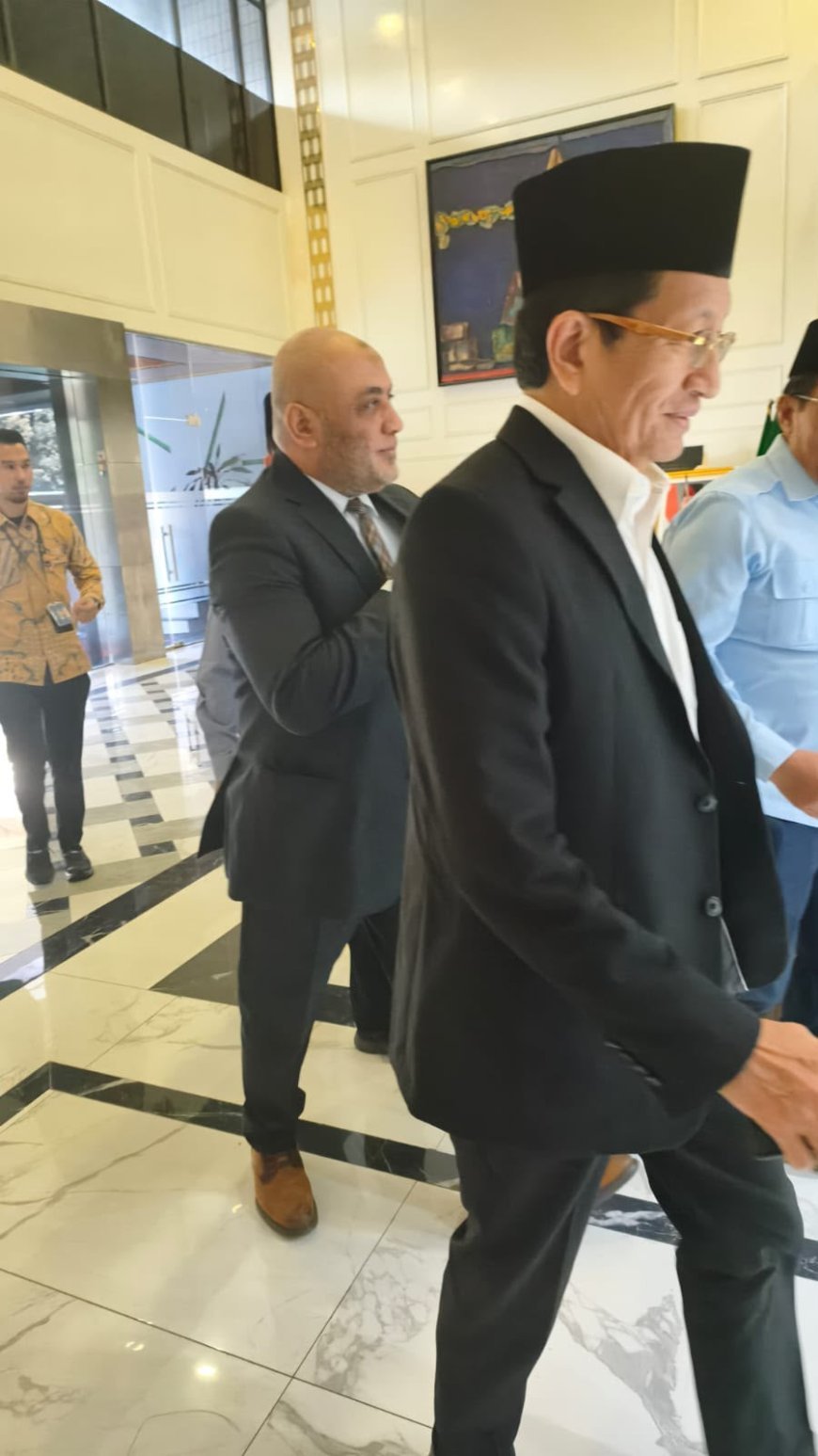 El Ministro de Asuntos Religiosos de Indonesia recibe al director de la oficina de la Fundación Mensaje de Paz en Indonesia