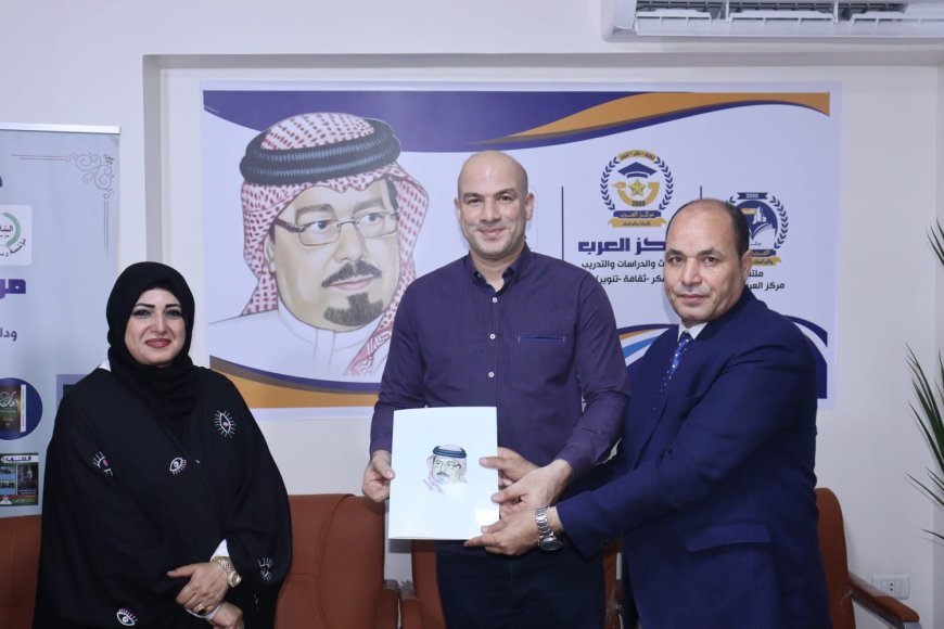 La Biblioteca Digital de Al-Shurafa Al-Hammadi homenajea a miembros del Club Al-Ahly y les otorga su membresía durante el inicio de su segunda temporada cultural