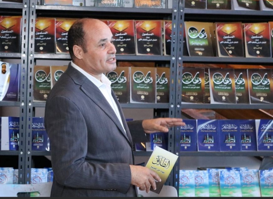 Mohamed Fathi El-Sherif presenta una lectura intelectual de las obras de Ali Mohamed El-Shorafa en la Feria Internacional del Libro de la Biblioteca de Alejandría