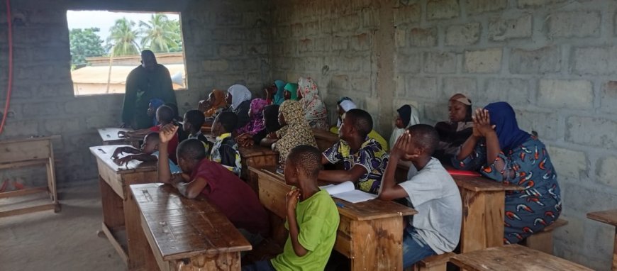 Curso educativo en la ciudad de Calavi, Benín, sobre el artículo del pensador Ali Al-Shurafa: "¿Quién es el musulmán que Dios quiso?"