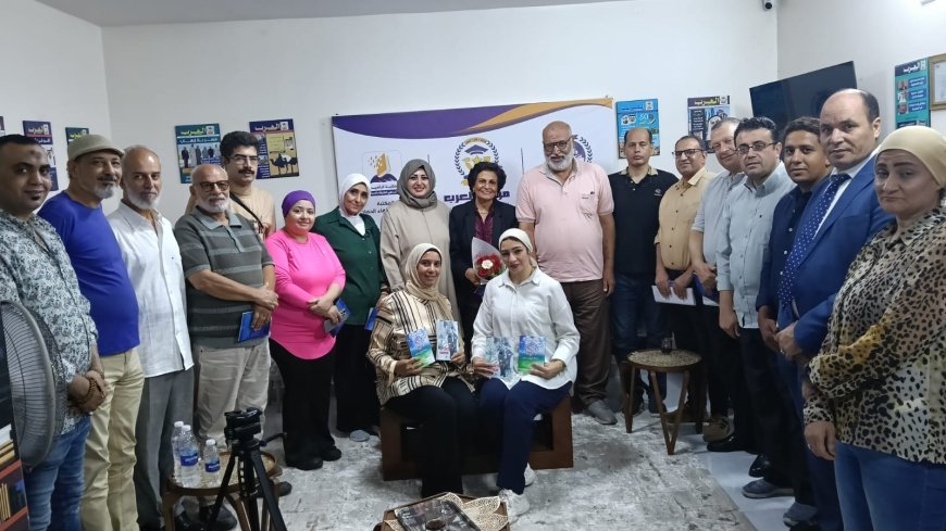 Presentación del libro "El Zakat: Limosna y Préstamo Hermoso" en la actividad de julio de la Biblioteca Digital Al-Shorafa Al-Hammadi, que debatió la novela "El Reino de Faraskur"