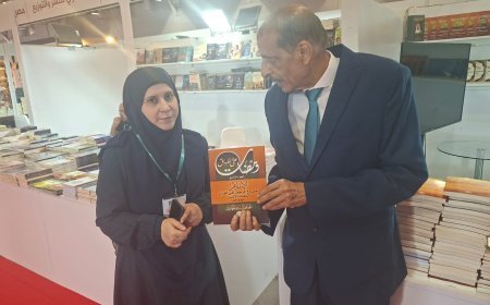 Una ciudadana palestina lleva el dolor de la guerra al stand de "Mensaje de la Paz" |