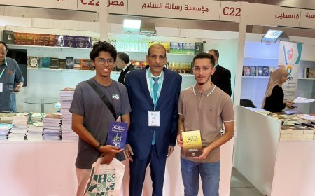 Jóvenes sirios en el stand de "Mensaje de la Paz" en la Feria Internacional del Libro de Estambul: «Queremos una paz que abarque al mundo» | Fotos
