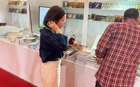 El stand de "Mensaje de Paz" bajo la mirada de los medios turcos: capta el interés de canales y sitios web