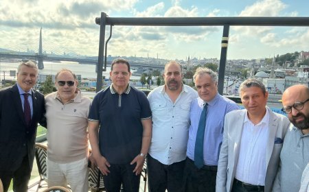 El jefe de policía del municipio de Estambul recibe a una delegación de «Mensaje de Paz» en un banquete de Iftar para fortalecer los puentes de comunicación y difundir la cultura de la paz