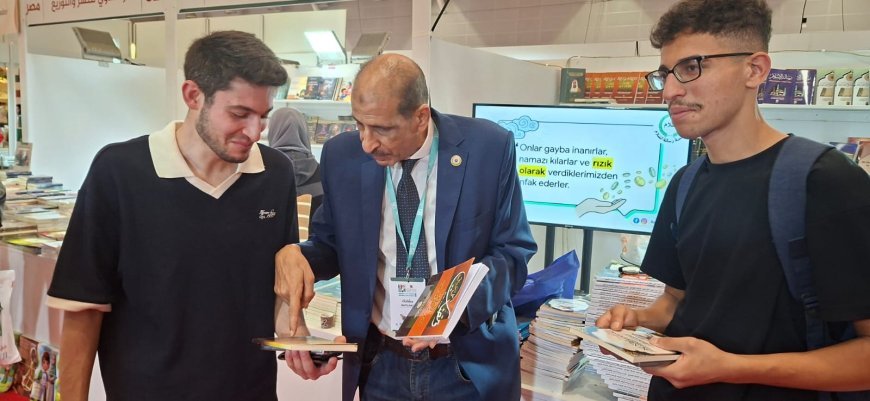 Jóvenes de Yemen visitan el pabellón de "Mensaje de Paz" en la Feria de Estambul: Un apasionado debate intelectual
