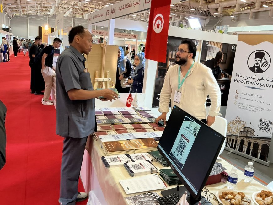 "Mensaje de Paz" distribuye las publicaciones de Ali Al-Shurafa entre los editores en la Feria de Estambul |