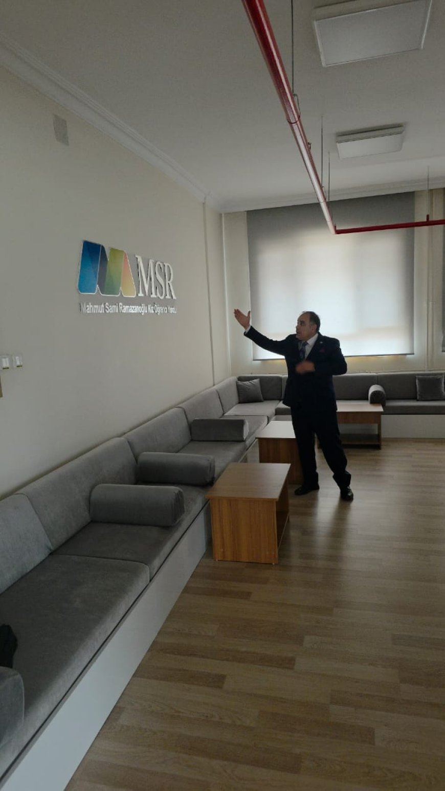 La delegación del «Mensaje de Paz Mundial» continúa su gira por Turquía y visita la Escuela Mahmud Sami Ramazan perteneciente a las Escuelas Imam Hatip en Konya