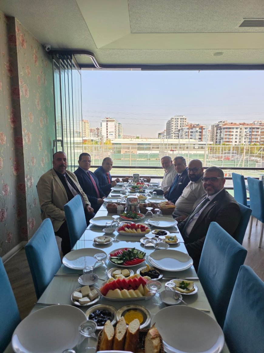 La «Mensaje de Paz Mundial» continúa sus giras en Konya con un nuevo encuentro con un grupo de empresarios turcos