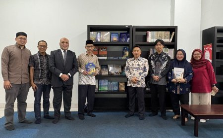 Con video y fotos: Inauguración de la primera biblioteca permanente con las obras del pensador árabe Ali Mohamed Al-Shorafa Al-Hammadi en una de las universidades más grandes de Indonesia