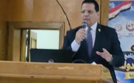El Dr. Ahmed El-Sherif ante los jóvenes del modelo "El Hombre de Estado": La economía consciente es la primera línea de defensa de los recursos de las naciones.
