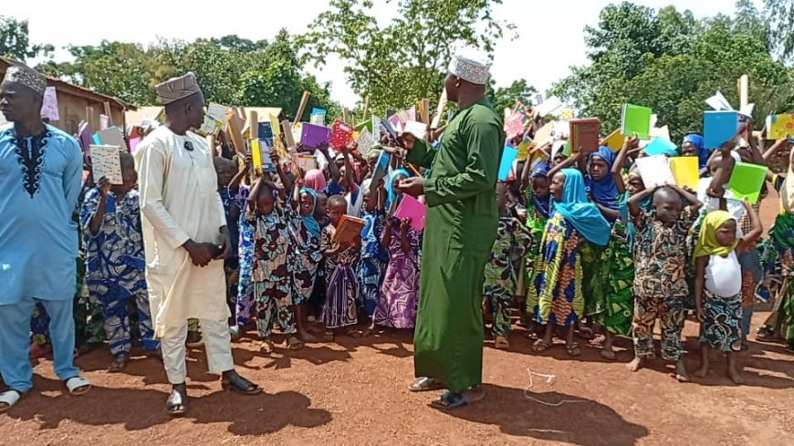 Clausura del curso académico en el Instituto Al-Nur de Benín  Las visiones del pensador Ali Al-Shorafa Al-Hammadi refuerzan la concienciación sobre los valores coránicos en más de 150 estudiantes