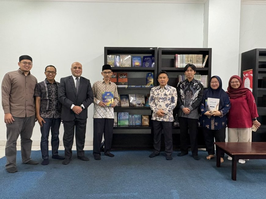 Con video y fotos: Inauguración de la primera biblioteca permanente con las obras del pensador árabe Ali Mohamed Al-Shorafa Al-Hammadi en una de las universidades más grandes de Indonesia